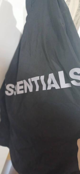 Продам куртка Essential