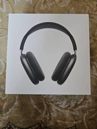 AirPods Max space Gray with Black Headband