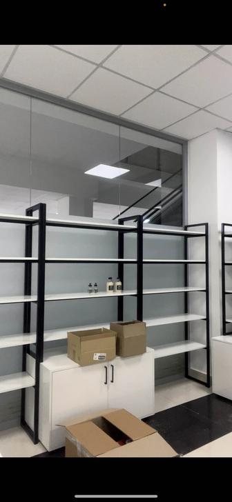 Стеллажи, торговое оборудование для магазина, офиса в идеальном состоянии