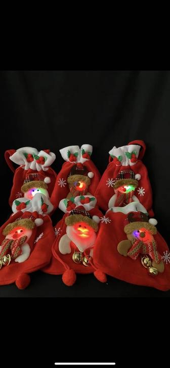 Новогодний подарочный пакет