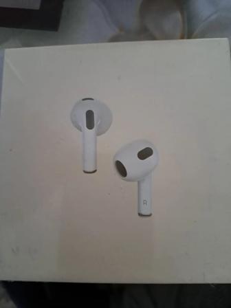 Продам наушники AirPods