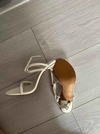 Босоножки zara