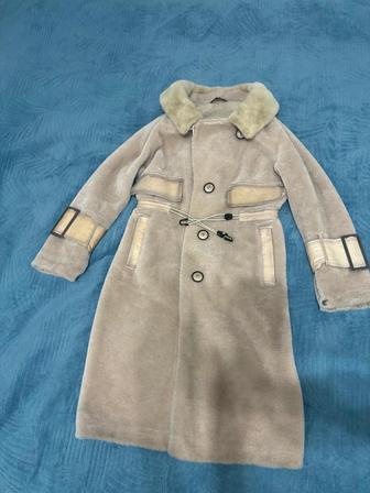 Шуба, 44 размер, мутон, цвет айвори, в отличном состоянии. Цена 50 тыс тг