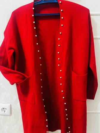 Продаю свою одежду Кардиган красного цвета