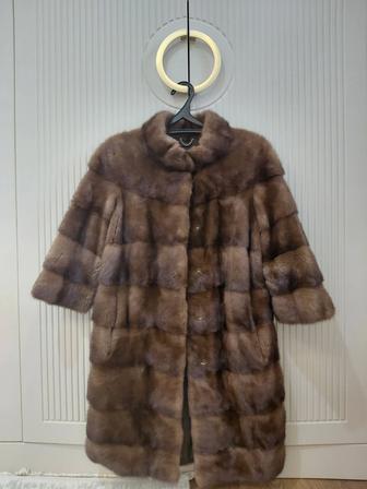 Натуральная Норковая шуба. В хорошем состояние. Стильно, минимализм, удобно