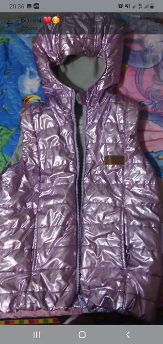 Продам безрукавка для девочек.