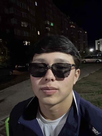 Официант / официантка