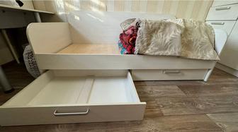 !! срочно. Сегодня последний день продается кровать односпальная 185см85см