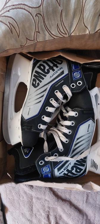 Продам хоккейные коньки