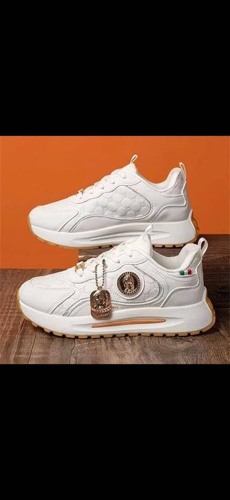 Продам новые кроссовки