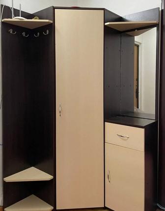Угловой шкаф в прихожую