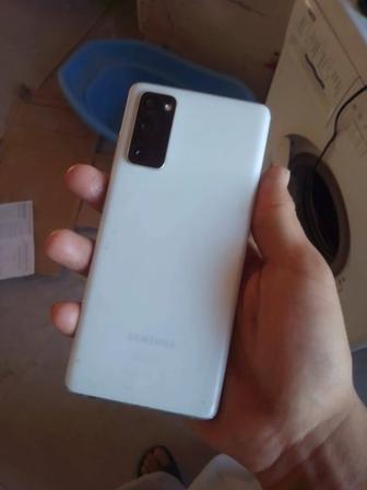 Телефон Samsung s20FE