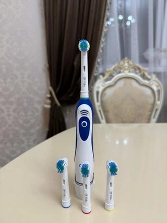 В продаже имеется оригинальная электрическая зубная щётка Oral- bi braun