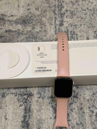 AppleWatch Series 5 40mm Gold Aluminium Case Pink Sand Sport Band