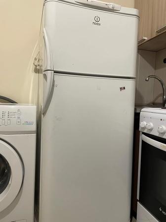 Холодильник indesit