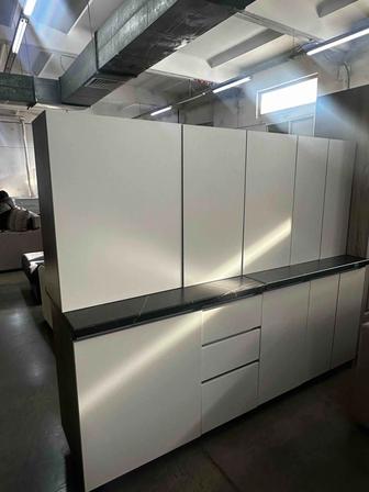 Продам кухня ширина 2 метра высота стандартная