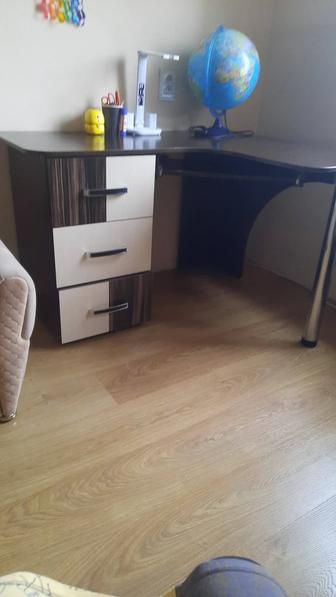 Продам компьютерный стол