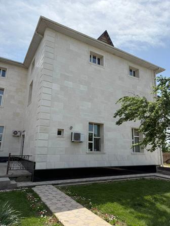 Гранит травертин сотах большие обьемы