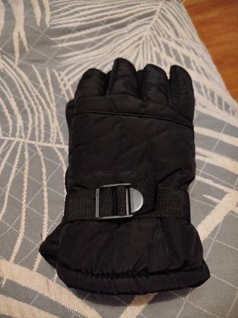 Перчатки зимние спортивные продаю