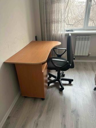Продам письменный стол со стулом