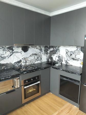 Продам новую кухню угловую