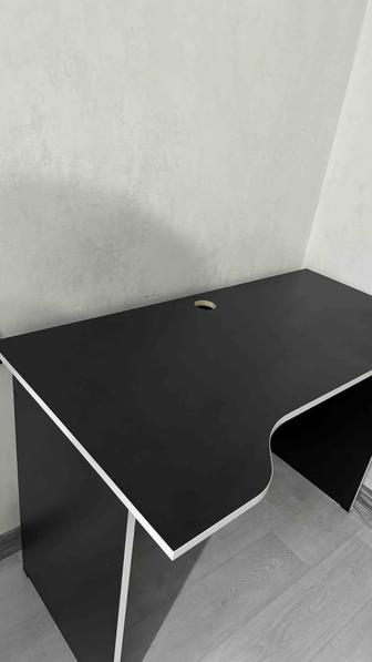 Продам компьютерный стол