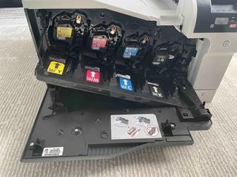 Принтер лазерный HP cp 5225