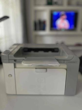 HP LaserJet P1566 отличный рабочий лазерный принтер