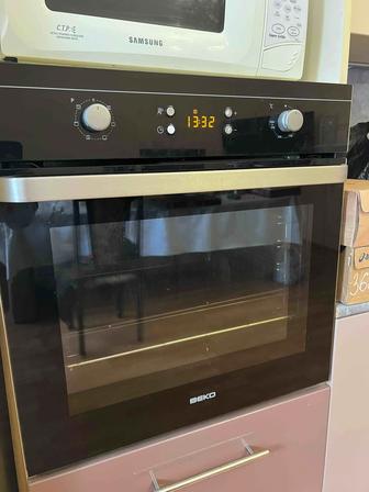 Продаем духовку Beko