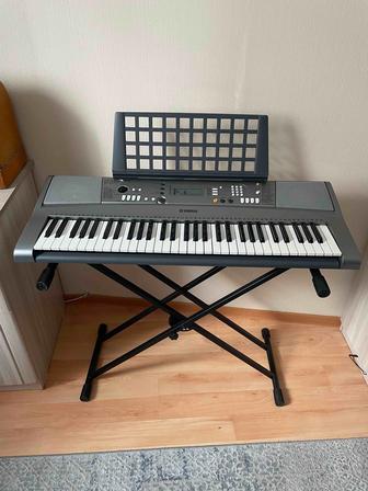 Синтезатор Yamaha psr-R300