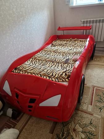 Детская кровать машинка