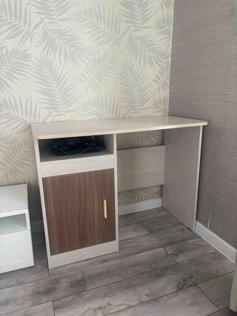 Продам компьютерный стол