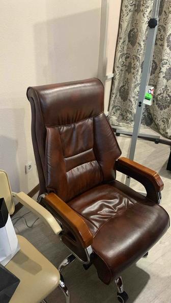 Кожаное кресло