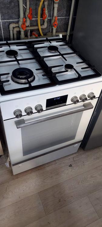 Газовая плита BOSCH почти новая WOK конфорка Подсветка, таймер, электронный