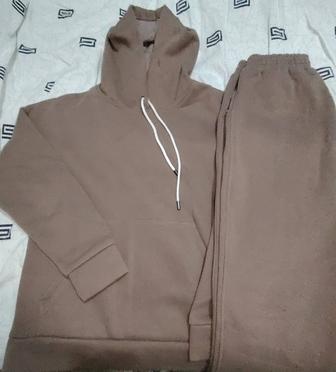 Продам новый теплый спортивный костюм