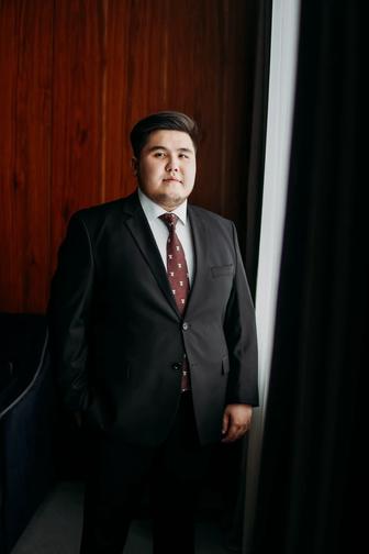 Тамада, асаба, диджей, музыкант
