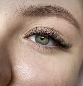 Наращивание ресниц и коррекция бровей с выездом