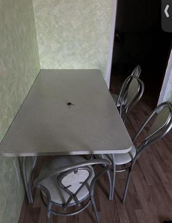 Кухонный стол со стульями