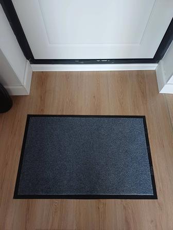 Недорого новый придверный коврик