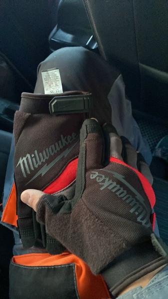 Продам оригинальные перчатки milwaukee