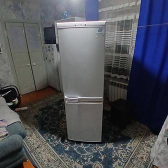 Холодильник Samsung