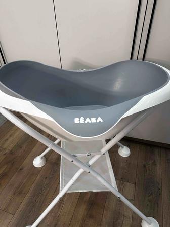 Продам ванночку со стойкой Beaba