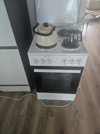 Продам электрическую плиту в отличном состоянии