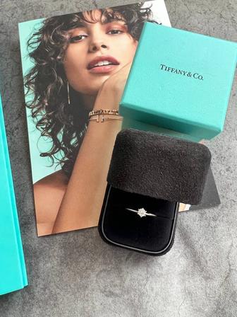 Кольцо с бриллиантом TiffanyCo