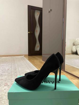 Продается б/у Туфли 36рр