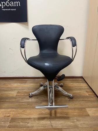 Парикмахерское кресло