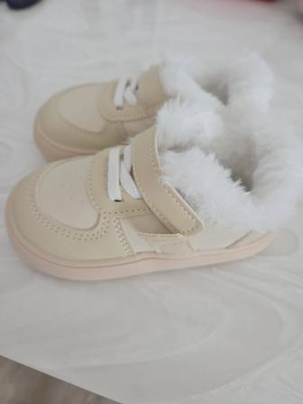 Продам ботинки демисезонные