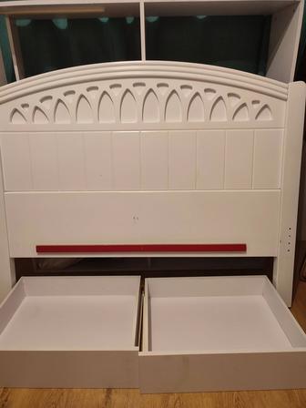 Продам кровать с тумбочкой