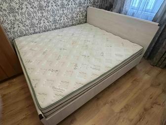 Кровать с матрасом