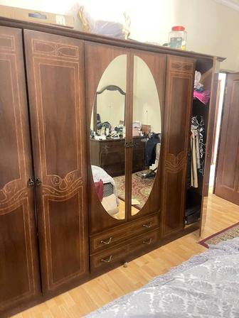 Продам за символическую цену шифоньер и комод